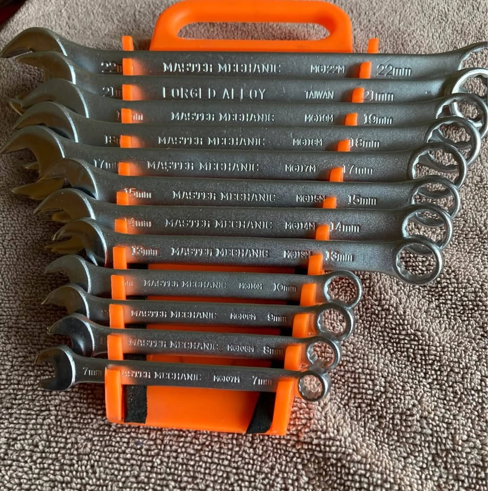 12-Piece Master Mechanic Metric Wrench Set with Magnetic Tray - photo 2