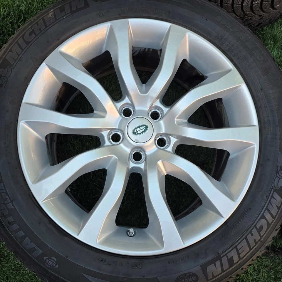 255/55/20 Michelin Winter Tires with Land Rover OEM Rims - photo 2