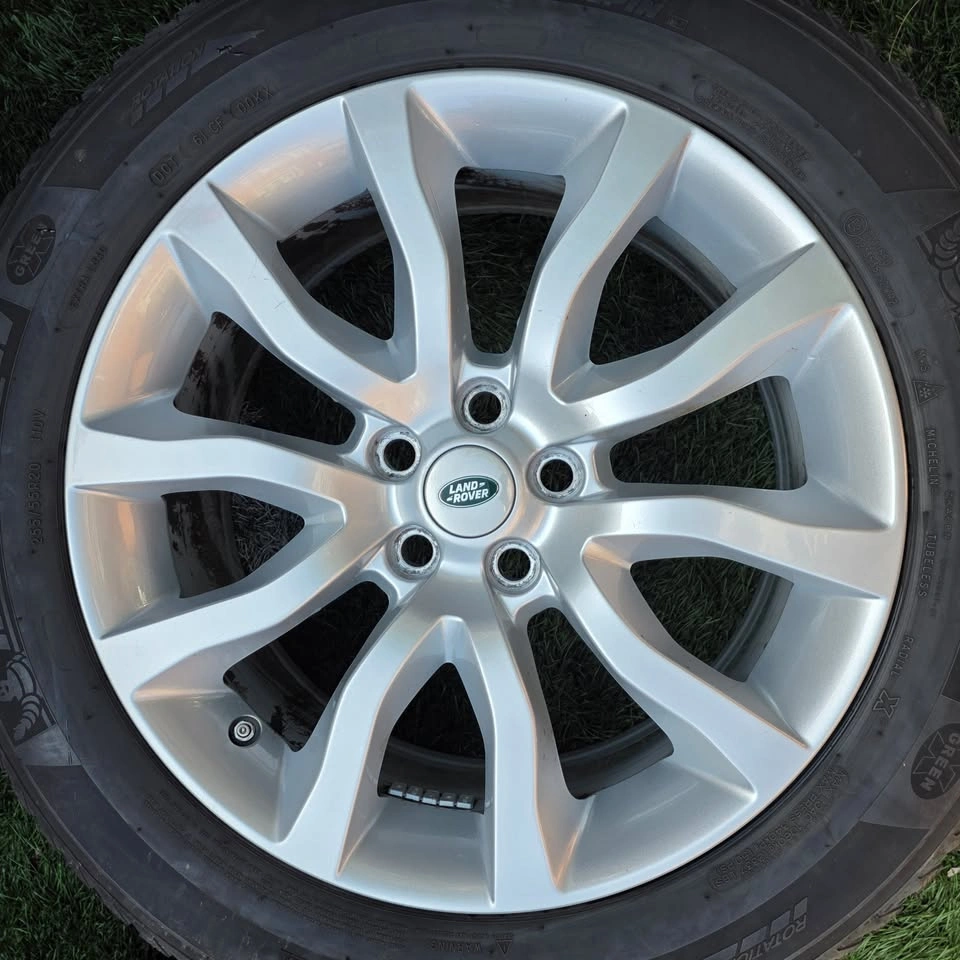 255/55/20 Michelin Winter Tires with Land Rover OEM Rims - photo 4