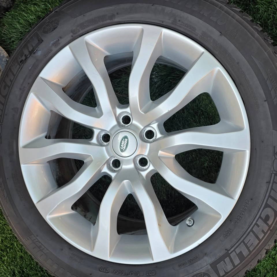 255/55/20 Michelin Winter Tires with Land Rover OEM Rims - photo 5