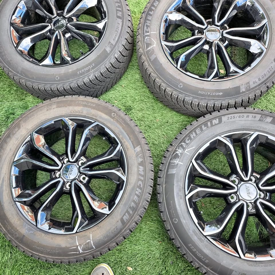 225/60/18 Michelin Winter Tires w/ Alloy Rims & TPMS