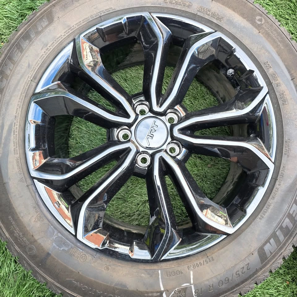 225/60/18 Michelin Winter Tires w/ Alloy Rims & TPMS - photo 2