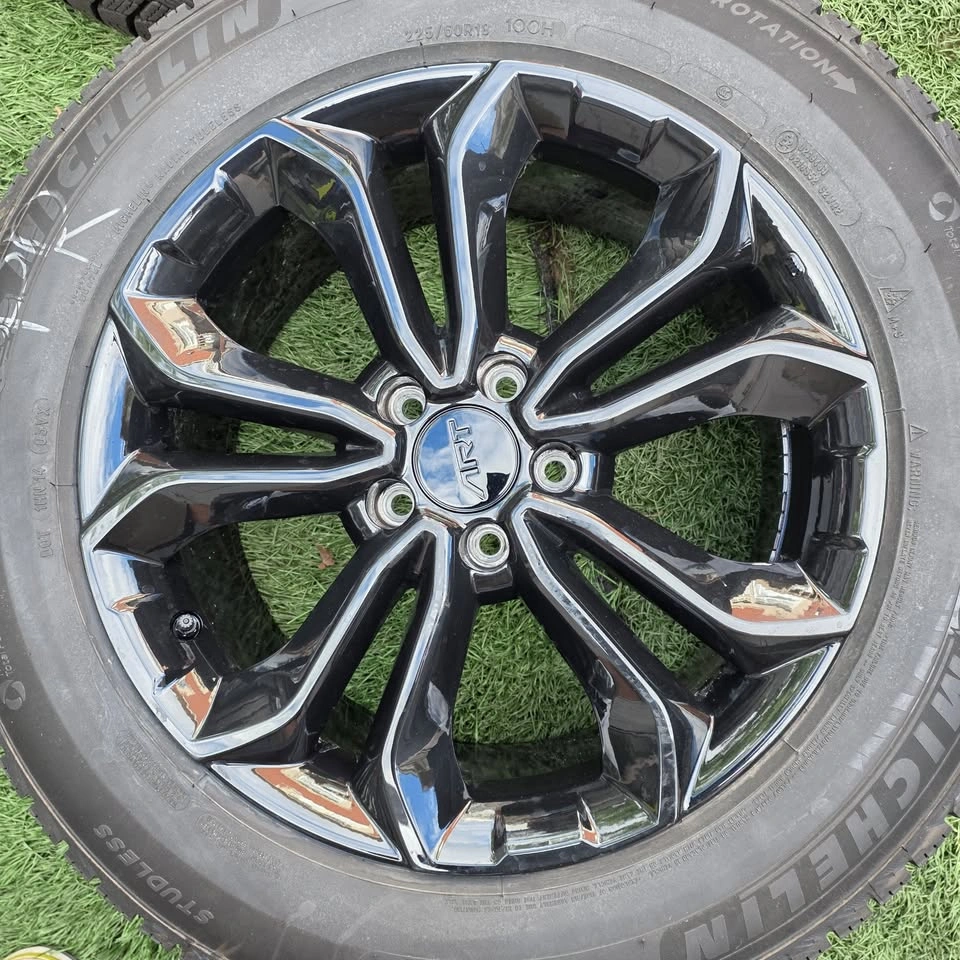 225/60/18 Michelin Winter Tires w/ Alloy Rims & TPMS - photo 3