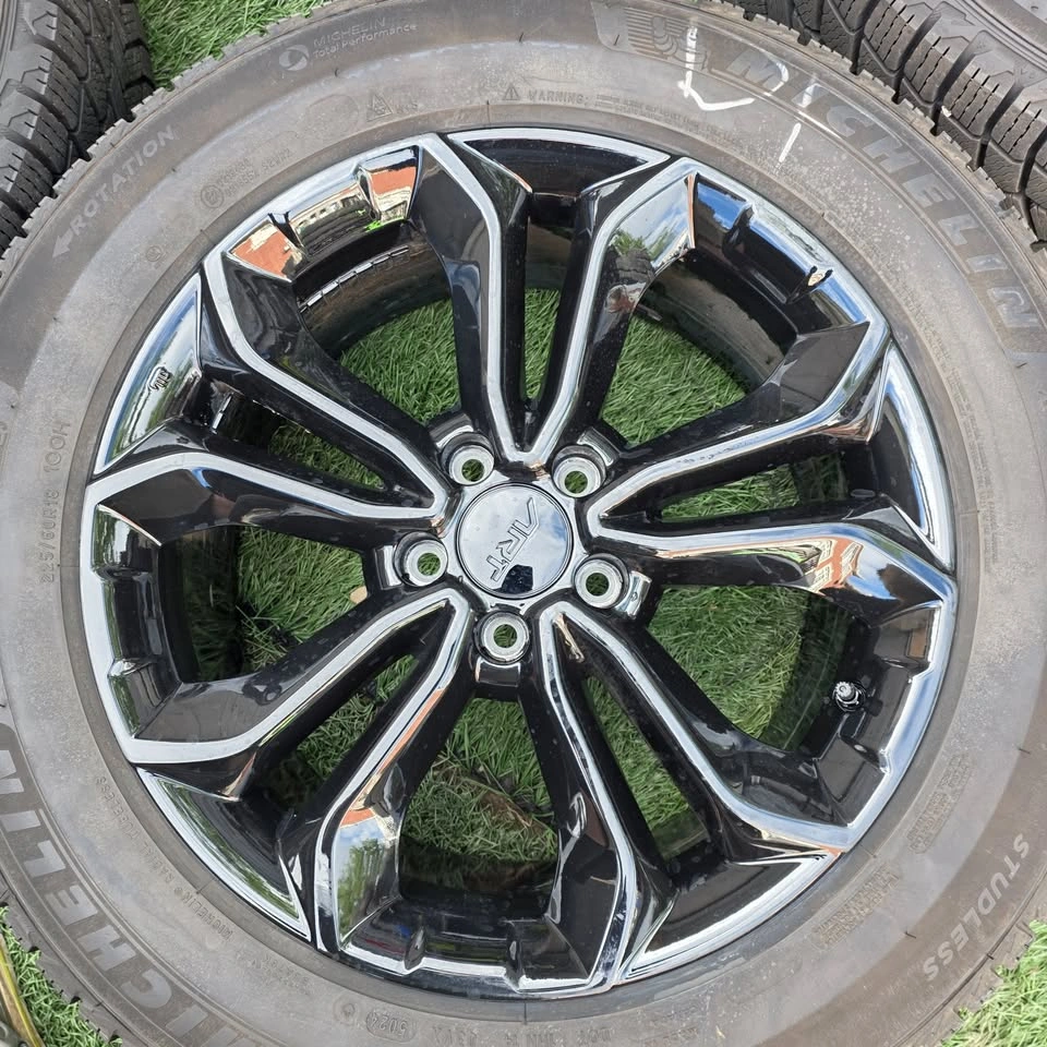 225/60/18 Michelin Winter Tires w/ Alloy Rims & TPMS - photo 4