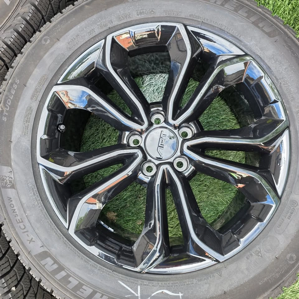 225/60/18 Michelin Winter Tires w/ Alloy Rims & TPMS - photo 5