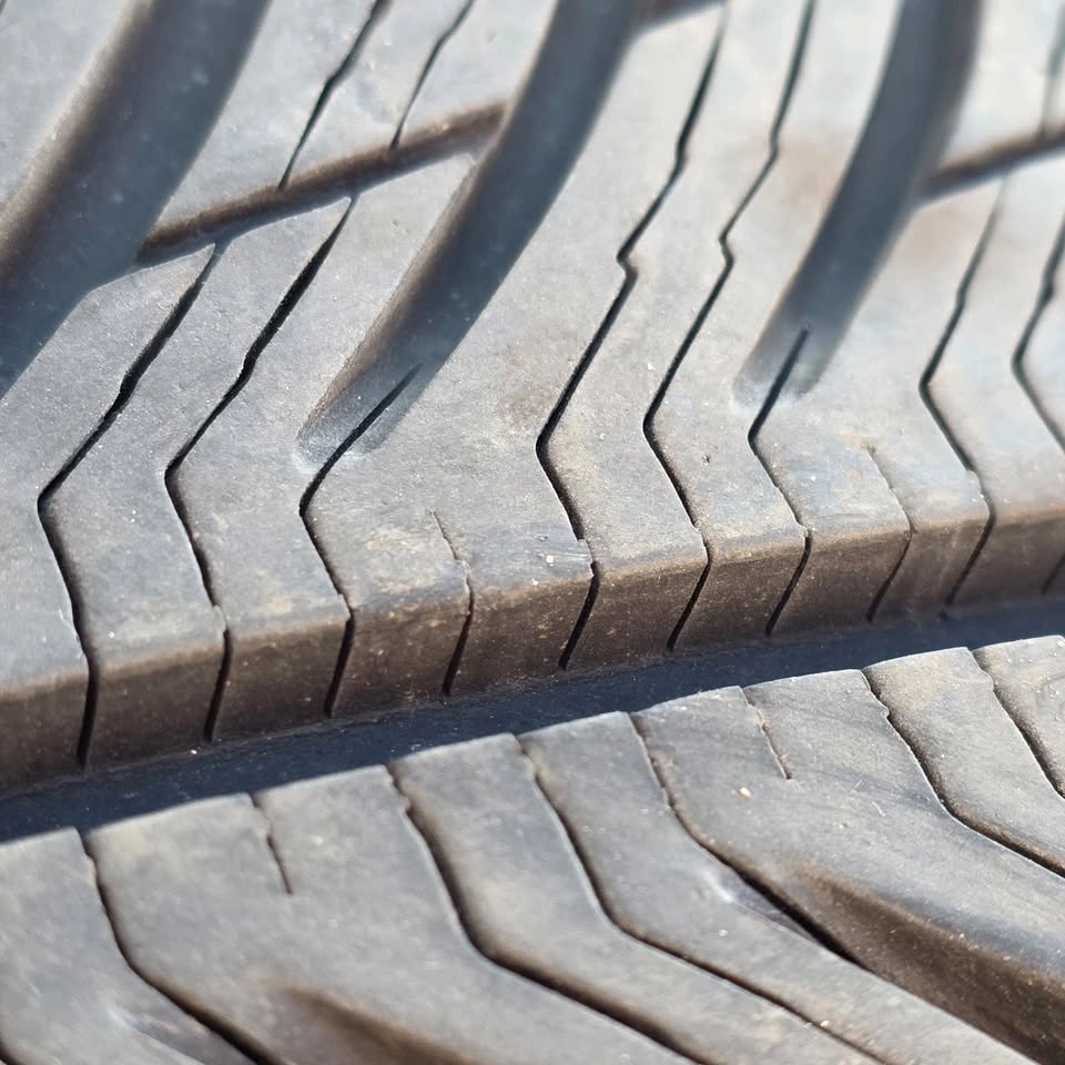 255/35/19 Michelin Pilot Alpin 5 Winter Tires 85% Tread - photo 4