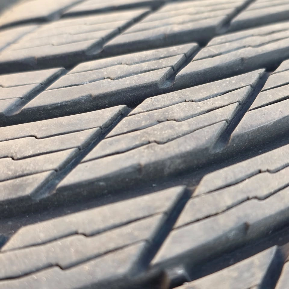 255/35/19 Michelin Pilot Alpin 5 Winter Tires 85% Tread - photo 5