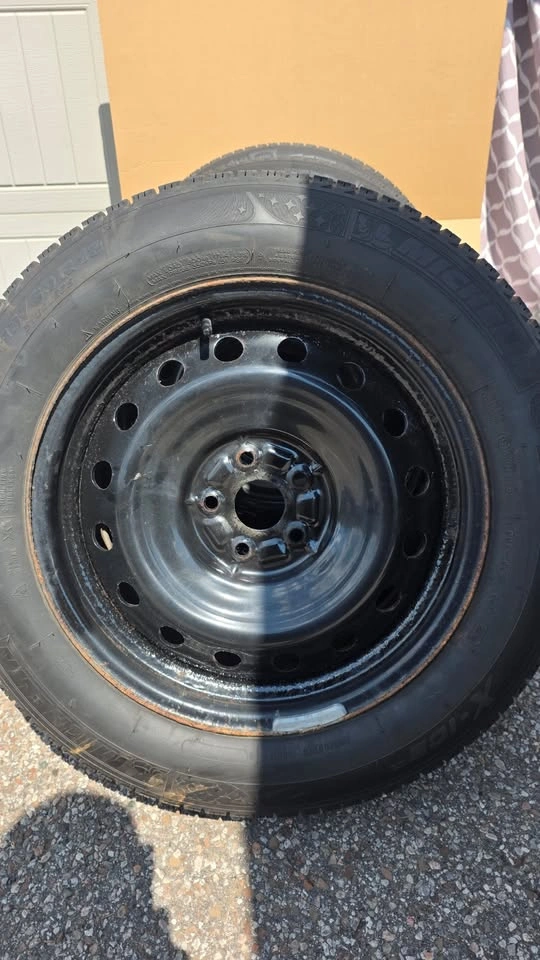 225/60/18 Michelin winter tires with Steel rims 5x114.3 - photo 2