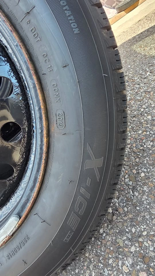 225/60/18 Michelin winter tires with Steel rims 5x114.3 - photo 3