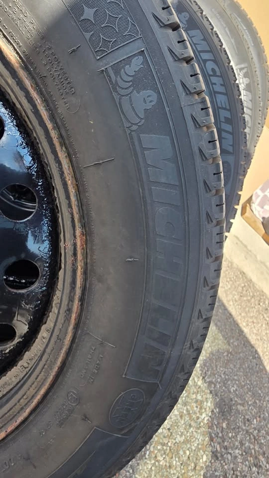 225/60/18 Michelin winter tires with Steel rims 5x114.3 - photo 4