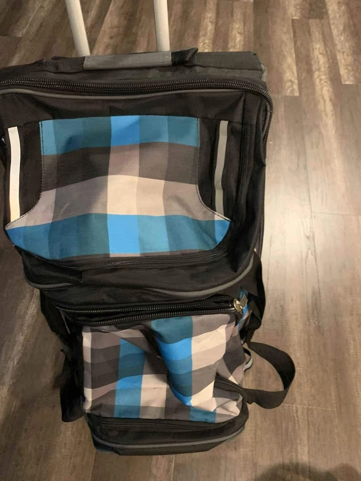 Carry on bag with rollers