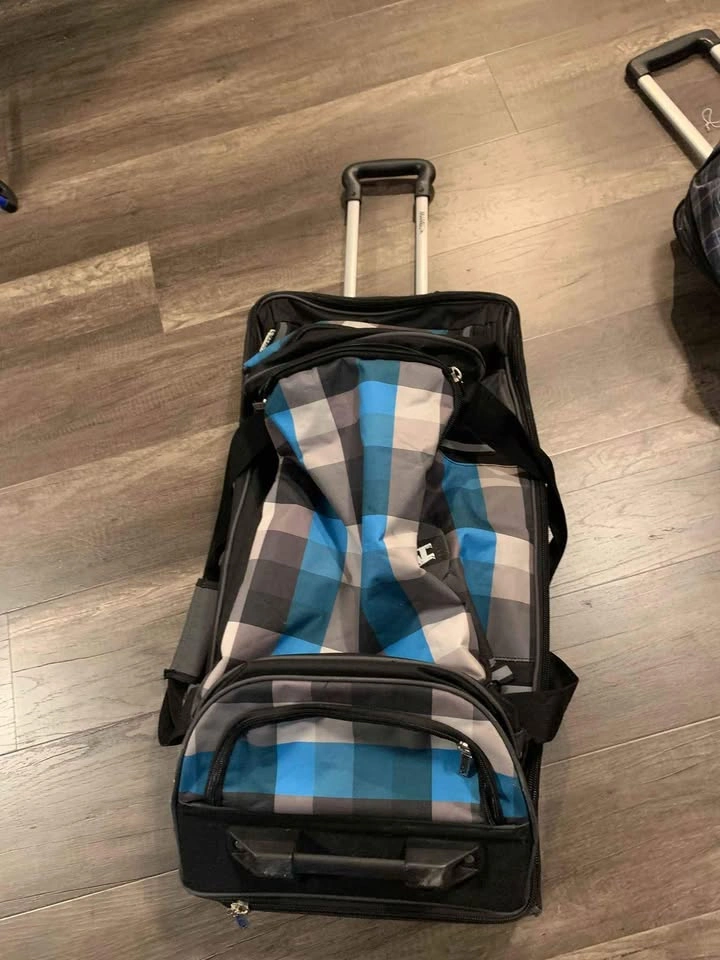 Carry on bag with rollers - photo 2