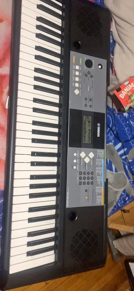 Yamaha psre233 Electronic Keyboard