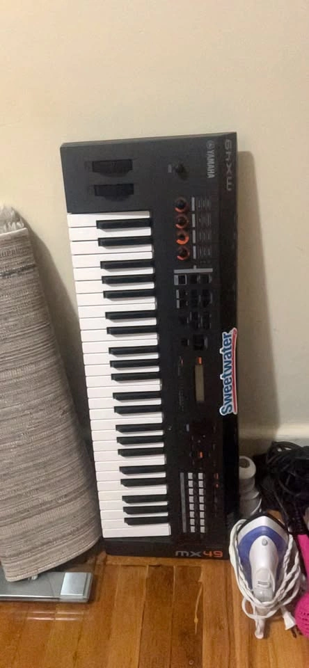 Yamaha MX49 Synthesizer Keyboard
