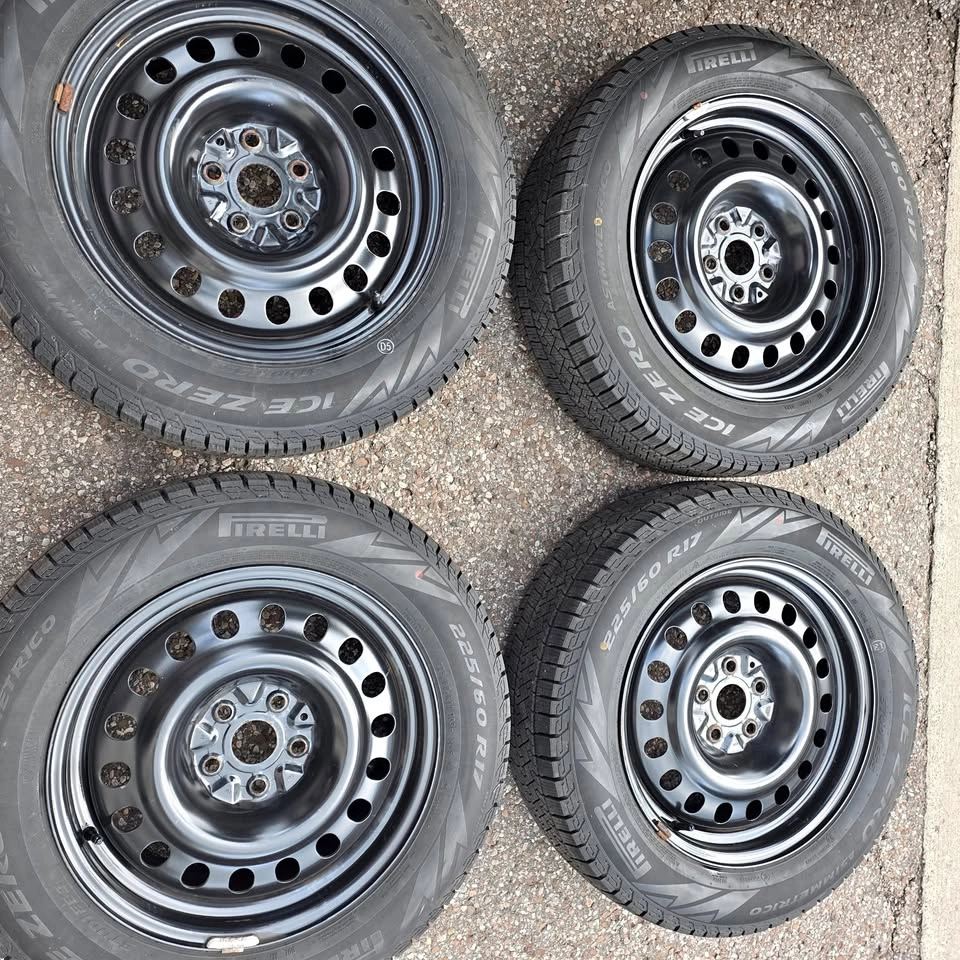 225/60/17 winter tires with Steel rims 5x114.3