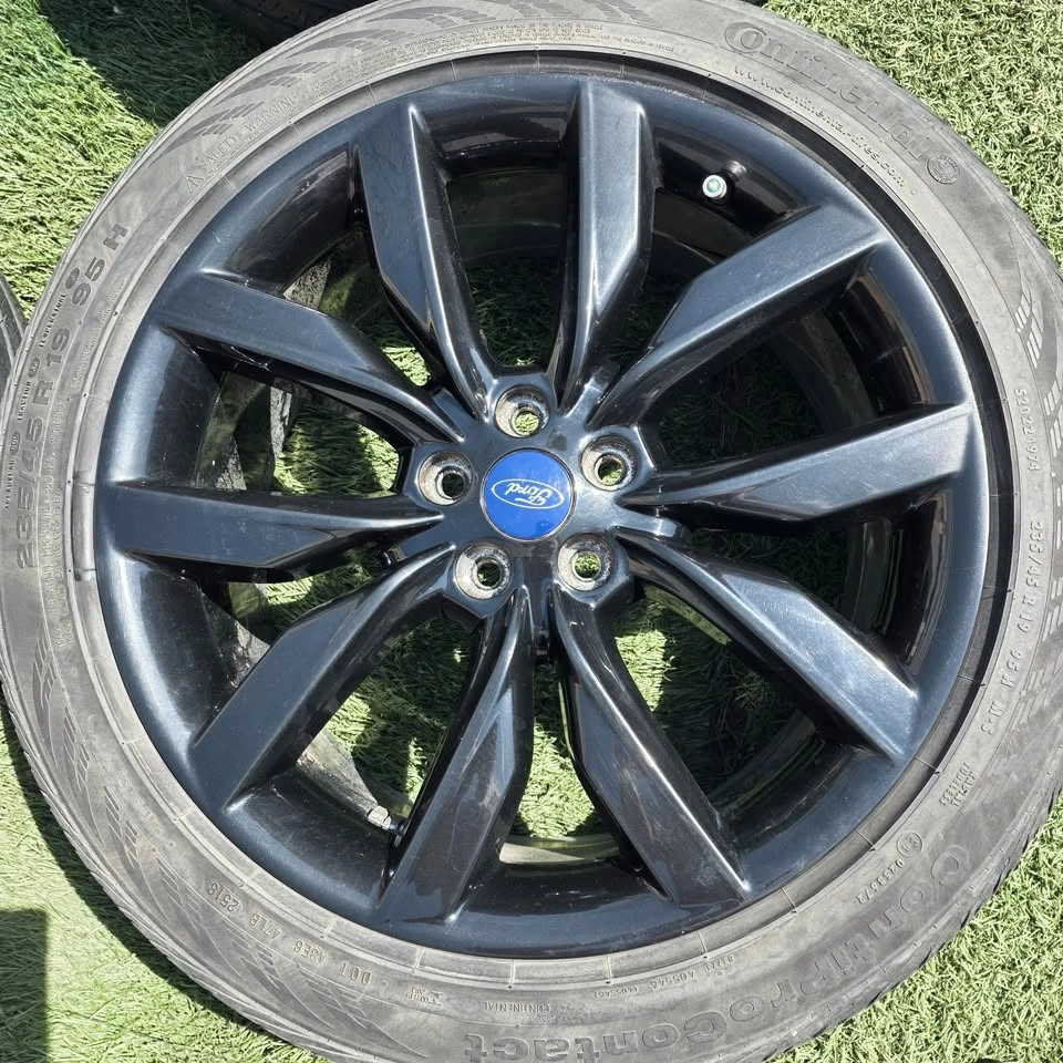 19 inch Ford OEM alloy rims 5x108 like new - photo 3
