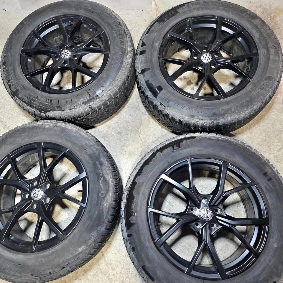 Volkswagen Atlas 245/60/18 Michelin Winter Tires & Black Rims