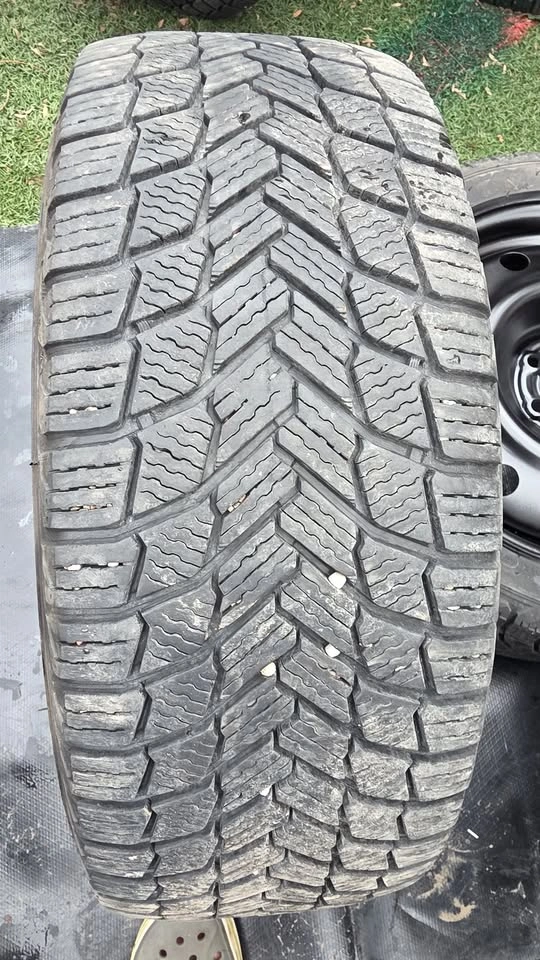 215/45/17 Michelin winter tires with steel rims 5x100 - photo 4