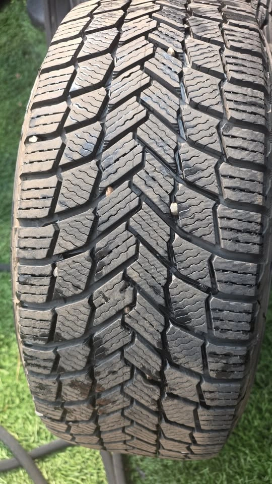 215/55/16 Michelin Winter Tires with Steel Rims 5x114.3 - photo 4