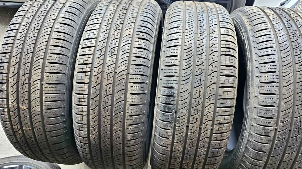 255/60/20 Pirelli all season tires 99% tread