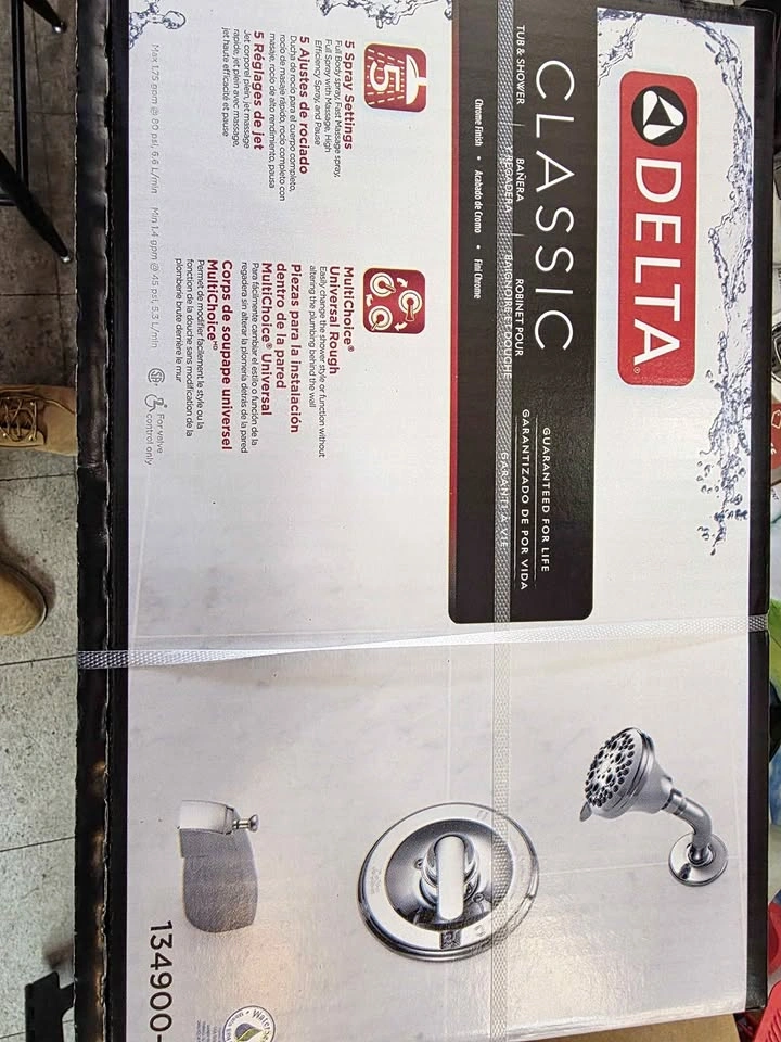 Delta Classic Tub & Shower Faucet Chrome Finish