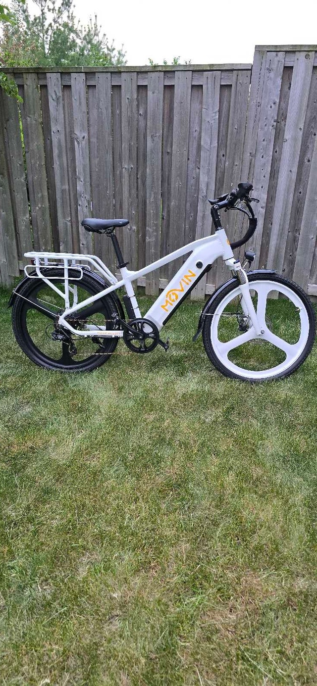 Movin’ Tempo Max City Commuter E-Bike + Waterproof Bags