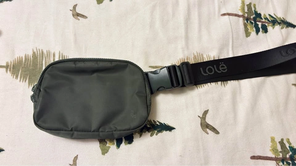 Lolë Belt Bag