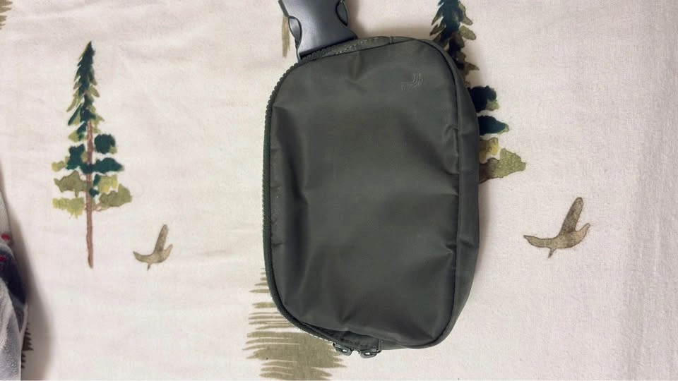 Lolë Belt Bag - photo 2