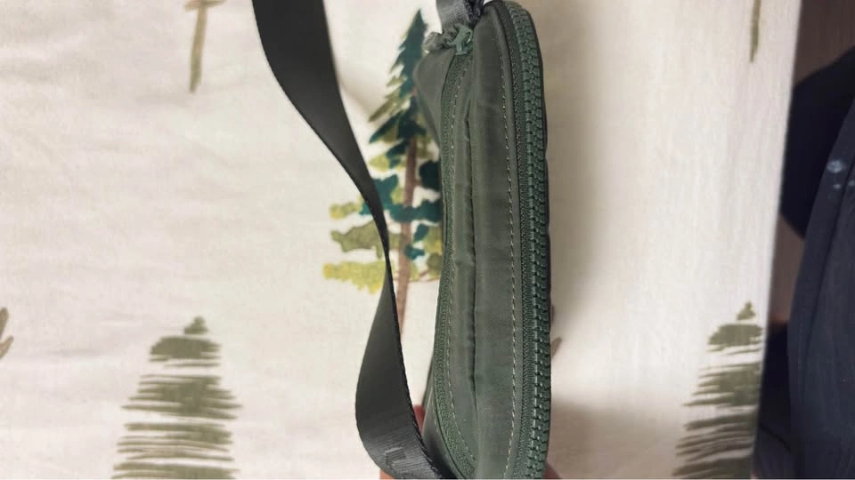Lolë Belt Bag - photo 3