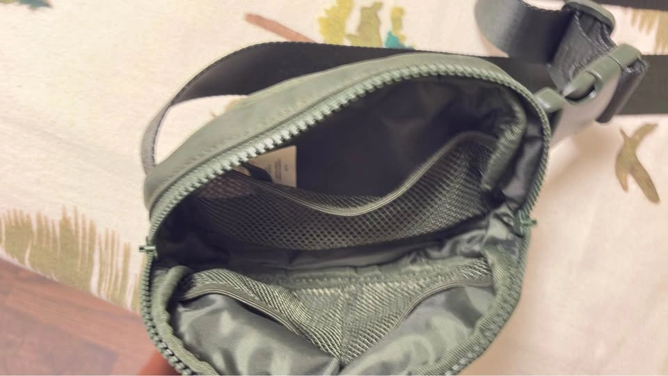 Lolë Belt Bag - photo 4