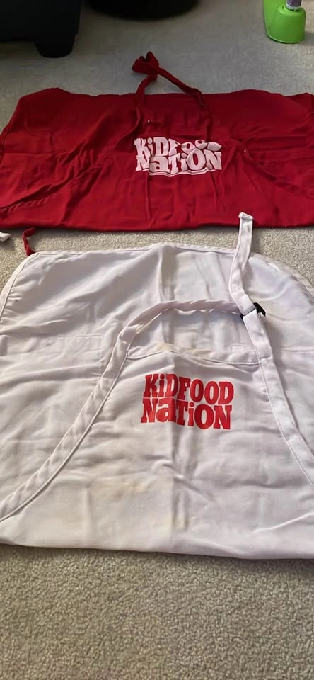 Bulk Lot of 20 KidFood Nation Aprons - photo 4