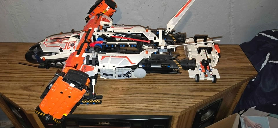 LEGO TECHNIC SPACE ROVER AND VTOL - photo 4