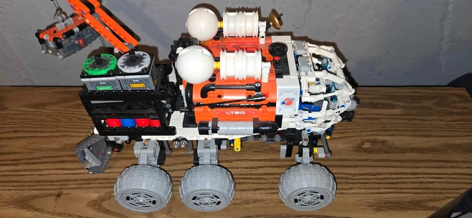 LEGO TECHNIC SPACE ROVER AND VTOL - photo 5