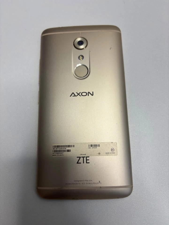 ZTE Axon 7 - photo 2