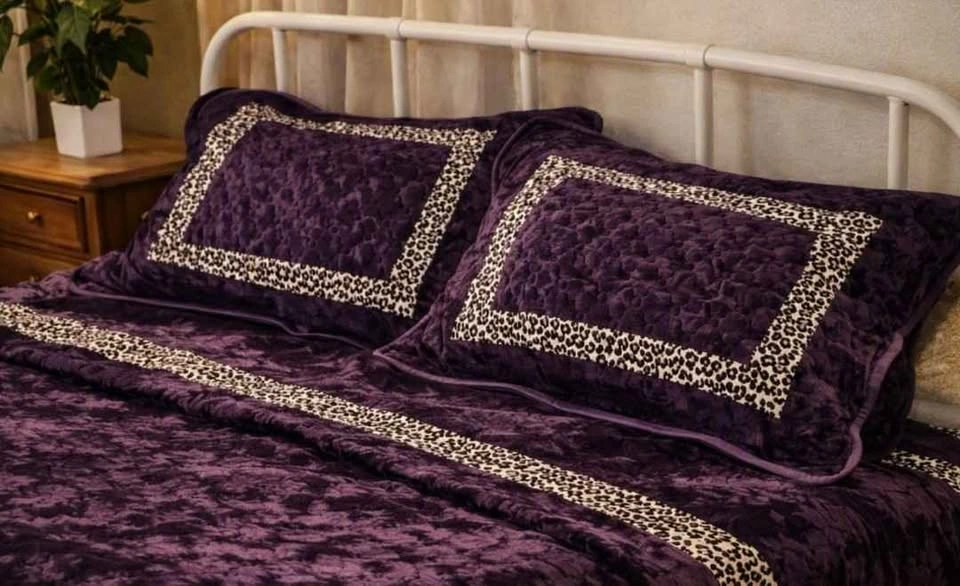 Brand New Velvet Bed Sheet Set - photo 3
