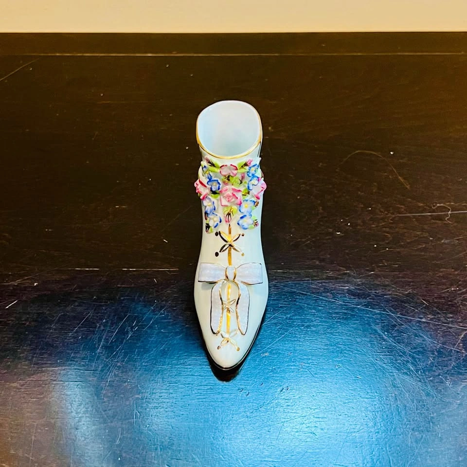Vintage Victorian Porcelain 3D Flowers Boot Figurine - photo 3