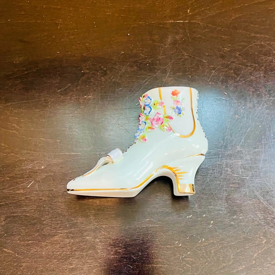 Vintage Victorian Porcelain 3D Flowers Boot Figurine - photo 5