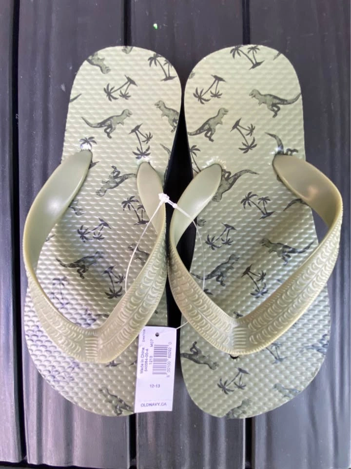 Old Navy Dinosaur Print Flip Flops Size 12-13 - photo 2
