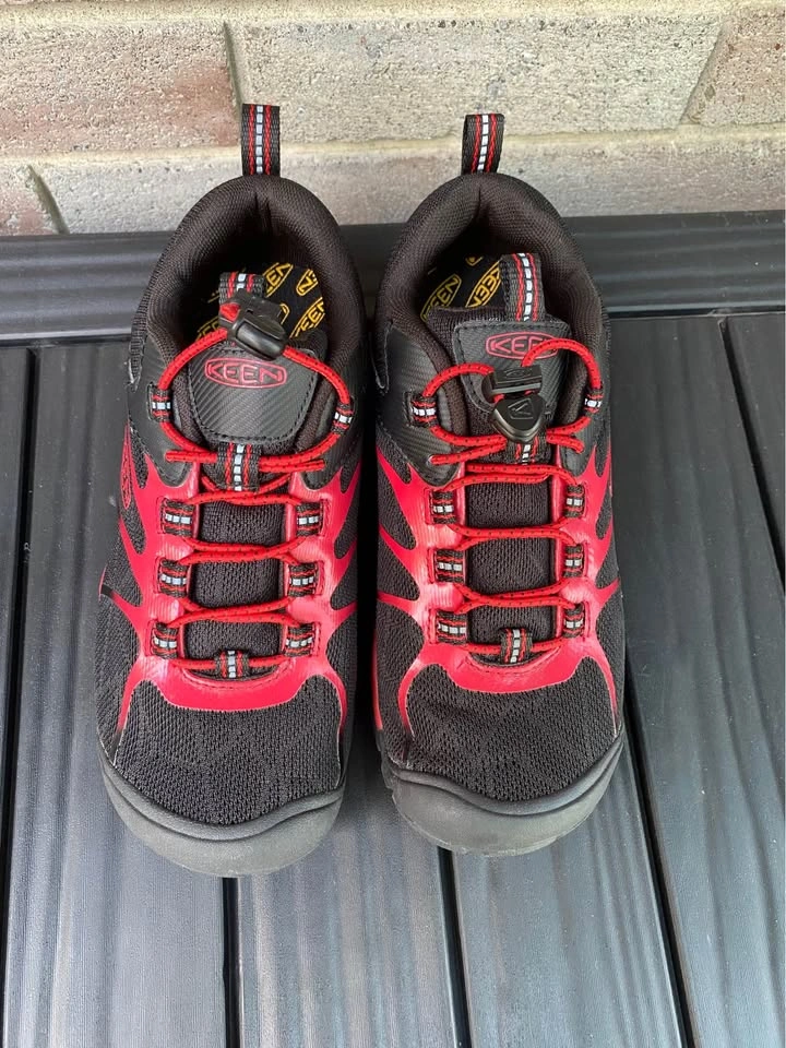 KEEN CNX Black and Red Athletic Shoes - photo 2