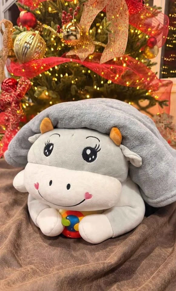 3-in-1 Plush Cow Pillow & Cozy Fleece Blanket Set - photo 3
