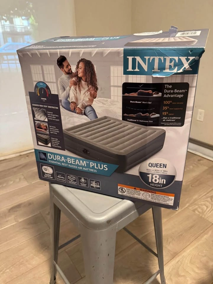 Intex Dura-Beam Plus Queen Air Mattress with Built-in Pump - photo 2