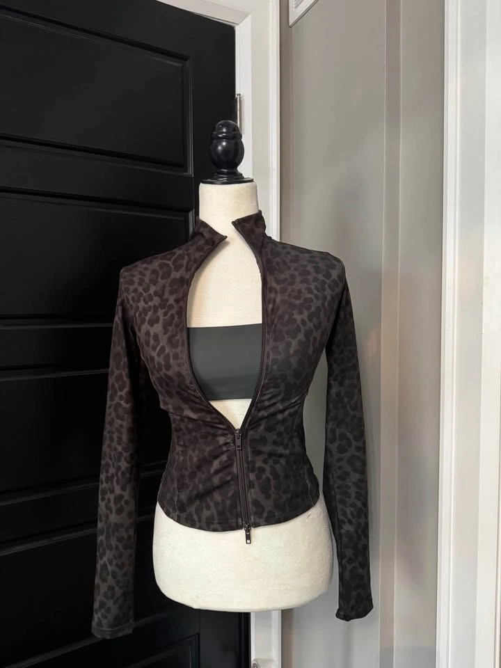 Activewear zip up sweater - photo 2