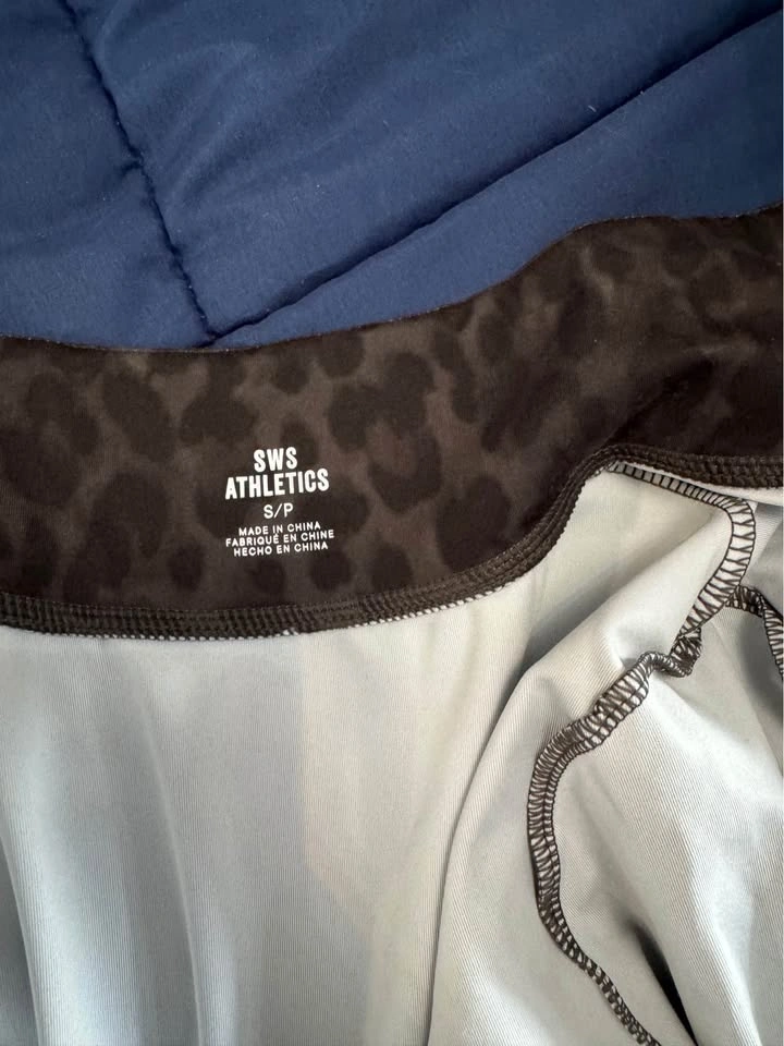 Activewear zip up sweater - photo 3