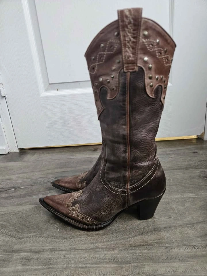 🇨🇦  Vintage Silvia Rebatto Studded Leather Cowgirl Boots–Size 36