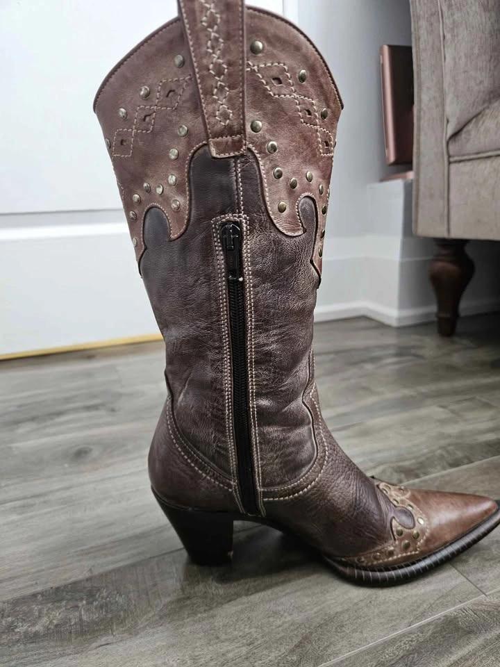 🇨🇦  Vintage Silvia Rebatto Studded Leather Cowgirl Boots–Size 36 - photo 2