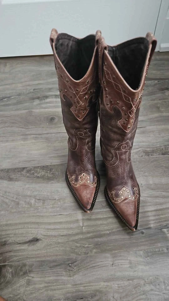 🇨🇦  Vintage Silvia Rebatto Studded Leather Cowgirl Boots–Size 36 - photo 4