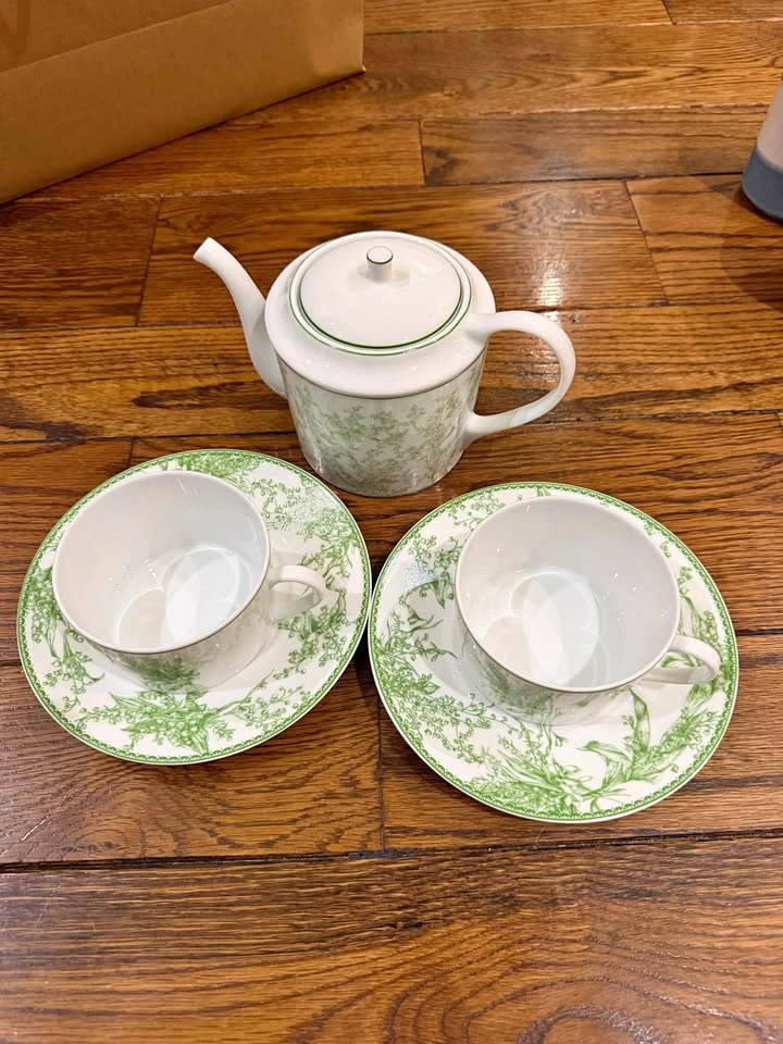 Dior tea pot set