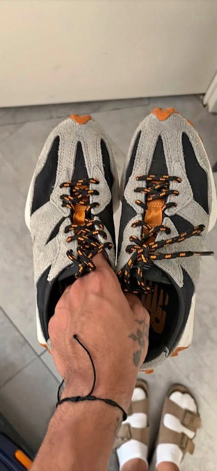 New Balance 327 Sneakers