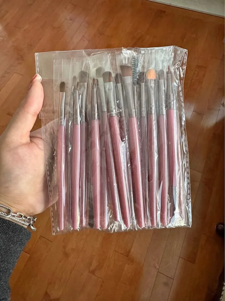 20 Piece Makeup Brushes thumbnail