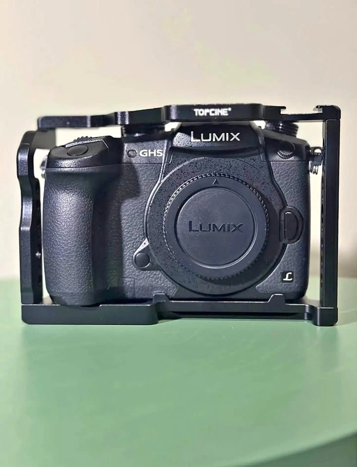 Panasonic Lumix GH5 + Canon Adapter + 12-35 Lens + 2x128G SD